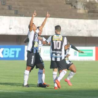 Fase final do Estadual chega &agrave; metade com tr&ecirc;s times brigando pelo t&iacute;tulo