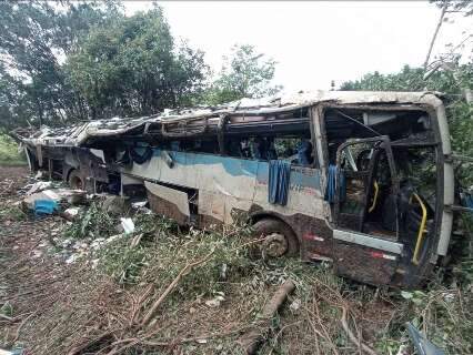 Ônibus envolvido em acidente que matou 11 seguiu desgovernado por 127 metros