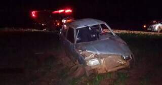 Motorista &eacute; lan&ccedil;ado para fora de ve&iacute;culo depois de capotar em estrada 