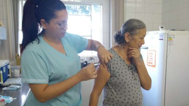 Capital abre vacinação contra gripe para idosos a partir de 85 anos