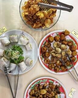 Fam&iacute;lia serve almo&ccedil;o vegetariano que une culin&aacute;ria do Brasil e Taiwan 