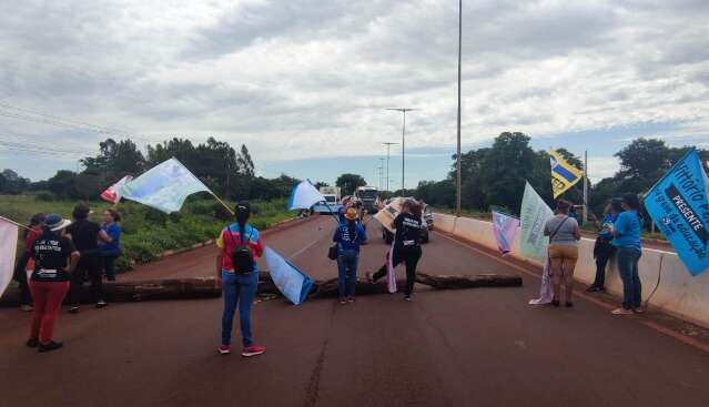 Sem acordo com prefeitura, professores entram na quarta semana de greve