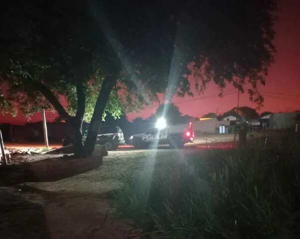 Com pai b&ecirc;bado em casa, g&ecirc;meos de 5 anos desaparecem durante a madrugada 