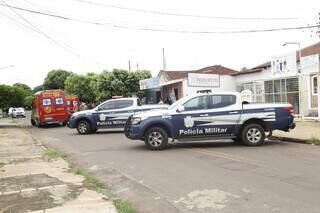 Movimentação do Corpo de Bombeiros e da Polícia Militar no local onde o correu o crime. (Foto: Kísie Ainoã)