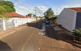 Gerson correu até a Rua Monsenhor Sarrion, onde foi socorrido. (Foto: Google Street View)