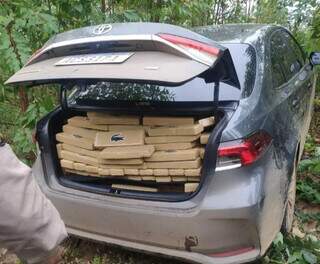 Veículo carregado com a droga escondida no porta-malas. (Foto: Divulgação)