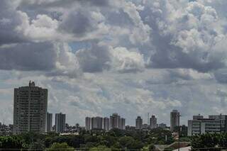 Capital não está na lista, mas segue com céu coberto de nuvens. (Foto: Marcos Maluf)