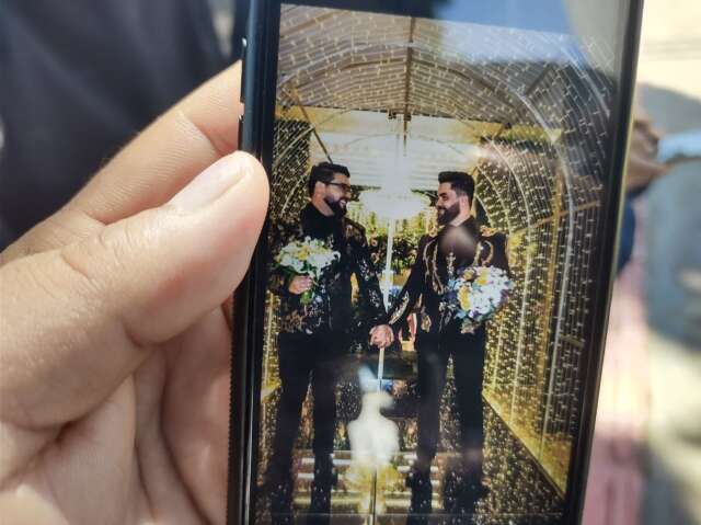 Morto em acidente na BR-060, Kevin ser&aacute; sepultado com roupa do casamento