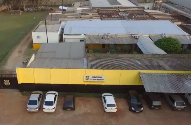 Servidores suspeitos de venda de regalias em pres&iacute;dio cobram sal&aacute;rios na Justi&ccedil;a