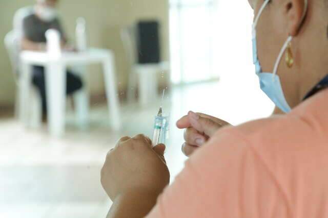 Seleta, postos e cl&iacute;nica da UFMS vacinam da 1&ordf; a 4&ordf; dose nesta quarta