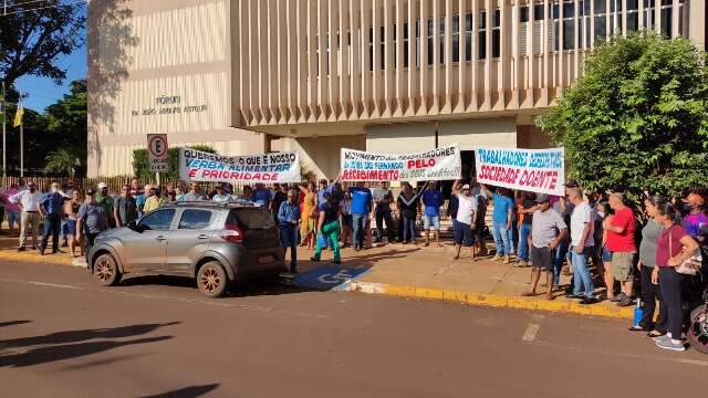 Ex-funcion&aacute;rios de usina falida fazem protesto exigindo prioridade em acerto