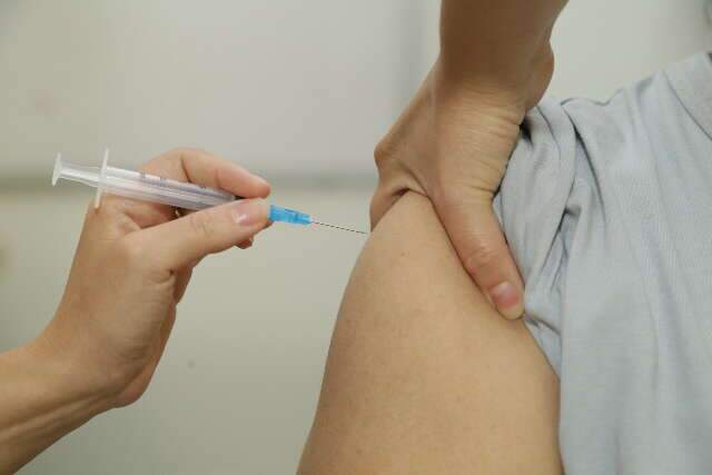 Sexta-feira tem aplica&ccedil;&atilde;o da vacina contra a covid-19 em 42 pontos da cidade 