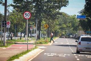 Parque dos Poderes já recebeu sinalização de trânsito horizontal e vertical. (Foto: Henrique Kawaminami)