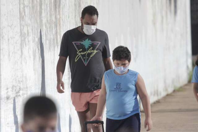 Mesmo sem obriga&ccedil;&atilde;o, crian&ccedil;as ensinam benef&iacute;cios em usar m&aacute;scara na escola