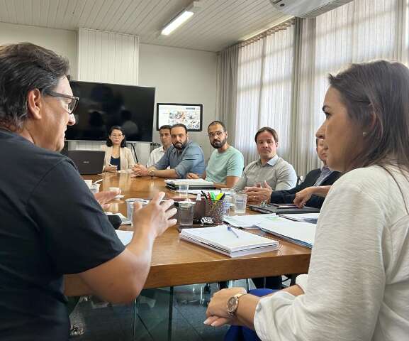 Prefeita negocia pedidos e administrativos da Educa&ccedil;&atilde;o colocam fim &agrave; greve