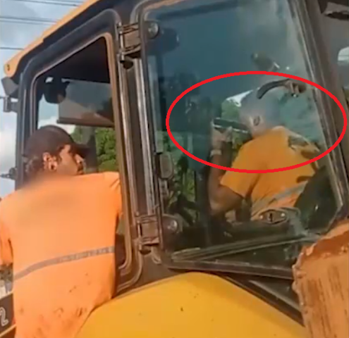 Trabalhador &eacute; flagrado ao celular dirigindo trator em zigue-zague por avenida