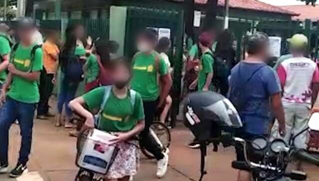 Suspeita de aluno armado ap&oacute;s briga leva PM e Conselho Tutelar &agrave; escola