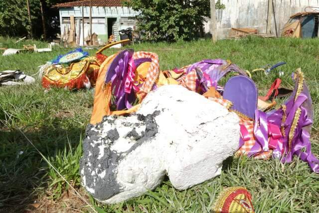 Ap&oacute;s inc&ecirc;ndio, Escola de Samba pede ajuda para recuperar preju&iacute;zo