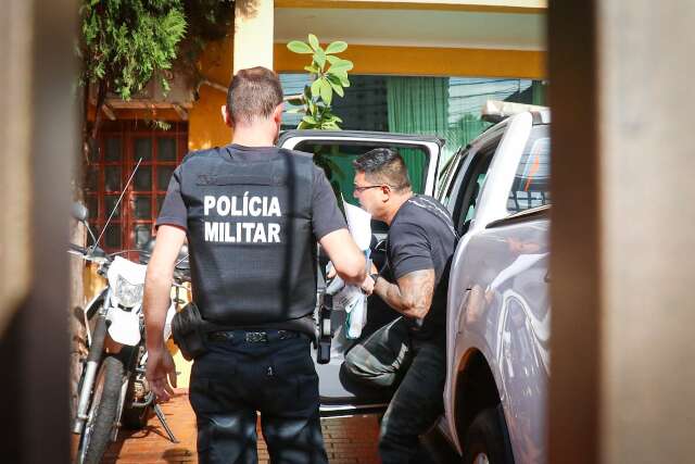 Opera&ccedil;&atilde;o prende PM por facilitar drogas em pres&iacute;dio