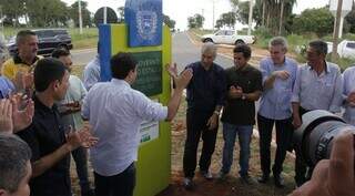 Inauguração da pavientação asfaltica que dá acesso a um frigorifico onde trabalham 400 funcionários (Foto: Divulgação)