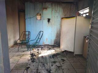 Casa &eacute; incendiada na Avenida Capibaripe e suspeita &eacute; de a&ccedil;&atilde;o criminosa 