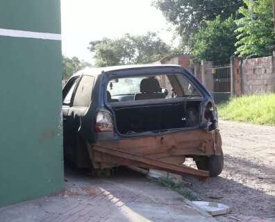 Em fuga, atiradores roubam carro e sofrem 2° acidente após execução no Macaúbas