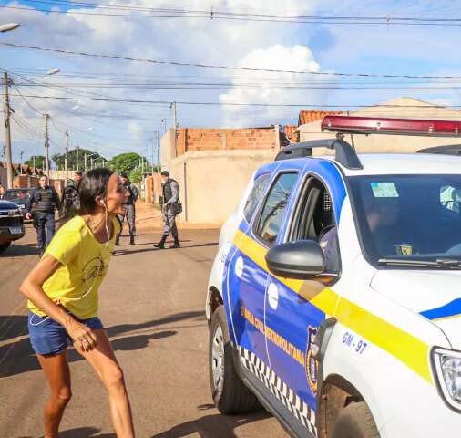 Guarda municipal atira contra jovem com defici&ecirc;ncia e revolta moradores