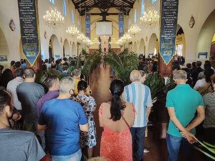 Domingo de Ramos abre celebração com mais de 700 fiéis na Perpétuo Socorro