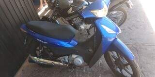 Motocicleta com placa HSP-5041 foi furtada na manhã deste domingo, na Capital. (Foto: Direto das Ruas)