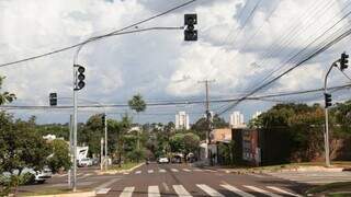 Cruzamento onde semáforos foram instalados (Foto: Divulgação/PMCG)