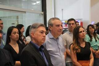 Secretário de segurança, Antonio Carlos Videira e presidente da assembleia Paulo Corrêa, durante cerimônia. (Foto: Marcos Maluf)