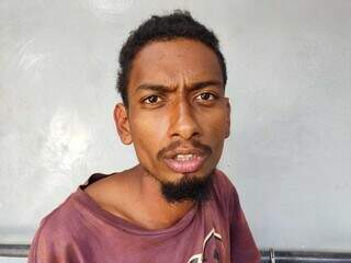 Homem invade quartel da PM e furta uniformes e mochila de policiais