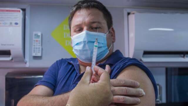 Mais de 40 locais vacinam contra a covid nesta segunda-feira 