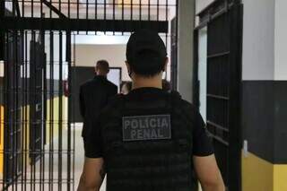 Policiais penais durante a inauguração da segunda unidade no Complexo Penal da Gameleira; local conhecido como &#34;Federalzinha&#34; fica ao lado da &#34;Supermáxima&#34;. (Foto: Paulo Francis/Arquivo)