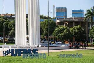 Monumento &#34;Paliteiro&#34; na UFMS em Campo Grande. (Foto: Henrique Kawaminami)