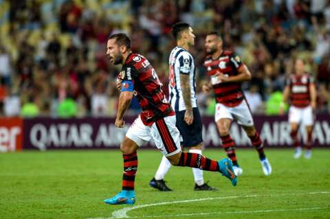 Jogando em casa, Flamengo vence o Talleres por 3 a 1
