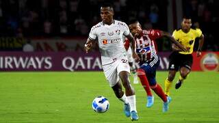 Jogadores em campo durante a partida desta noite (13). (Foto: Mailson Santana/FFC)