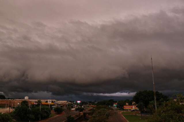 Céu nublado avisa para quarta-feira chuvosa em todo Estado