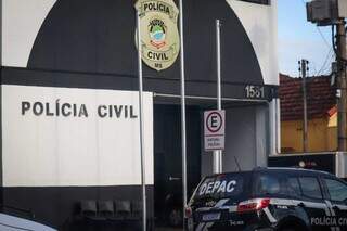 Depac Centro, em Campo Grande, onde o caso foi registrado. (Foto: Henrique Kawaminami)