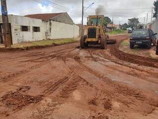Ap&oacute;s chuvarada, dia foi para retirar lama e bancos de areia nas ruas da Capital