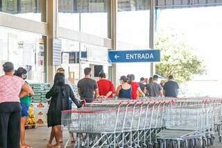 Supermercados abrem normalmente neste feriado de Sexta-feira Santa na Capital. (Foto: Henrique Kawaminami/Arquivo)