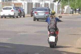 Scooters têm sido cada vez mais comuns nas ruas de Campo Grande. (Foto: Marcos Maluf)