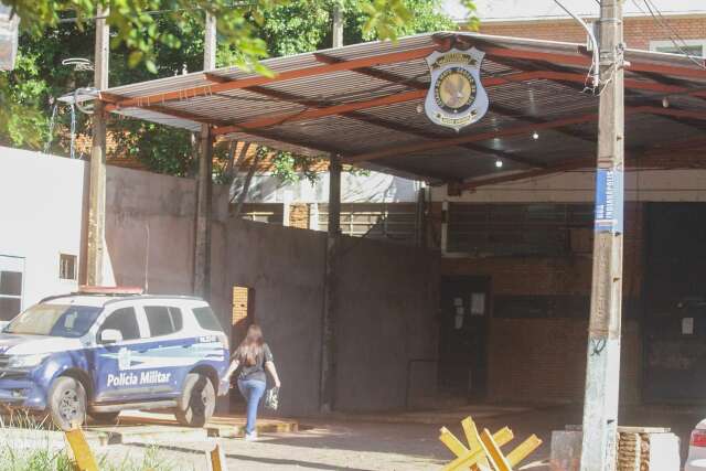 Quatro presos arrebentam grade e tentam fugir da M&aacute;xima de madrugada 