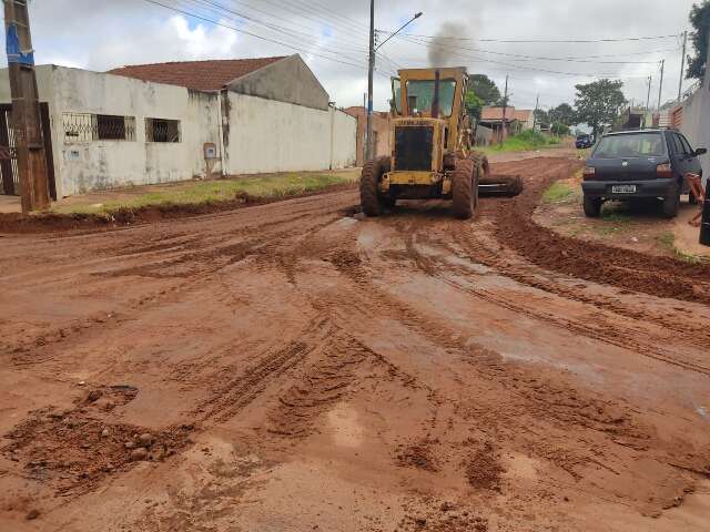 Ap&oacute;s chuvarada, dia foi para retirar lama e bancos de areia nas ruas da Capital