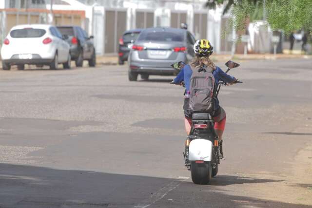 Combust&iacute;vel cada vez mais caro faz &quot;motos&quot; el&eacute;tricas virarem op&ccedil;&atilde;o na Capital