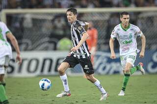 Jogadores em campo durante o duelo desta noite (14). (Foto: Clube Atlético Mineiro/Pedro Souza)