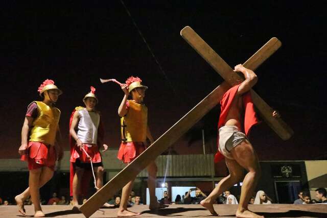 Via Sacra retorna atraindo multid&atilde;o de fi&eacute;is e despertando f&eacute; e como&ccedil;&atilde;o 