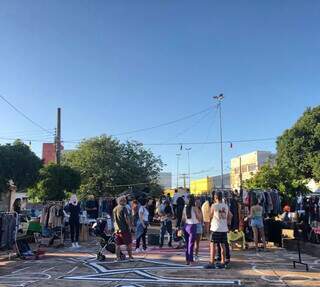 Feira aconteceu na tarde de ontem (16) na Praça Aquidauana. (Foto: Jéssica Fernandes)