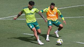 Os jogadores Gustavo Gómez e Rony (à direita) durante treinamento na Academia de Futebol.  (Foto: Cesar Greco/Palmeiras)