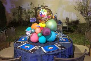 Mesas foram enfeitadas com balões e cartões da novela Chiquititas. (Foto: Jéssica Fernandes)